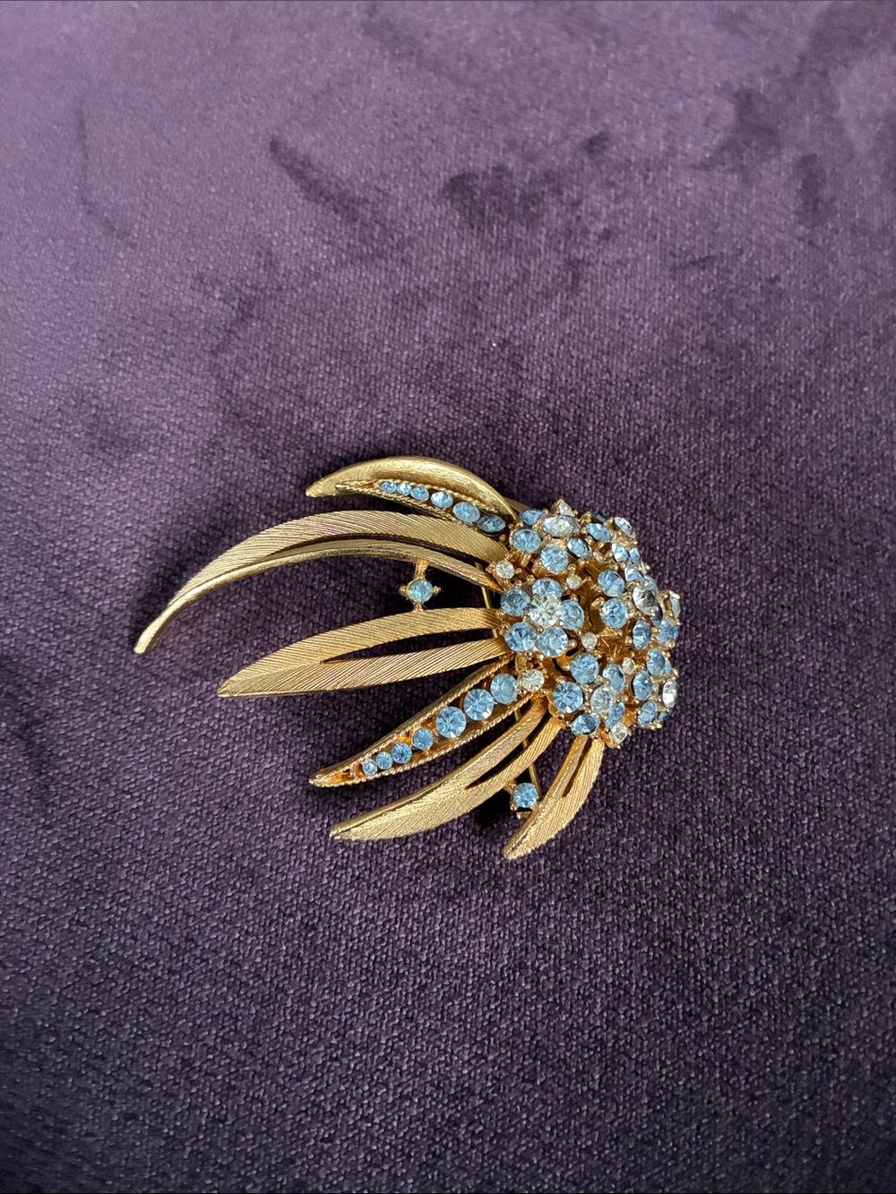 1960’s vintage Lisner Gold-Tone Crystal Floral Burst Brooch